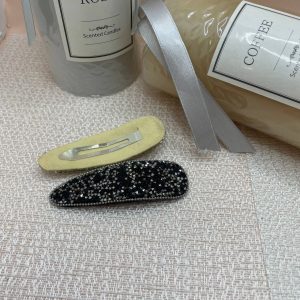 Blizgus segtukas plaukams juodas
