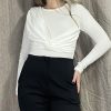 Stilinga baltos spalvos palaidinė ilgomis rankovėmis